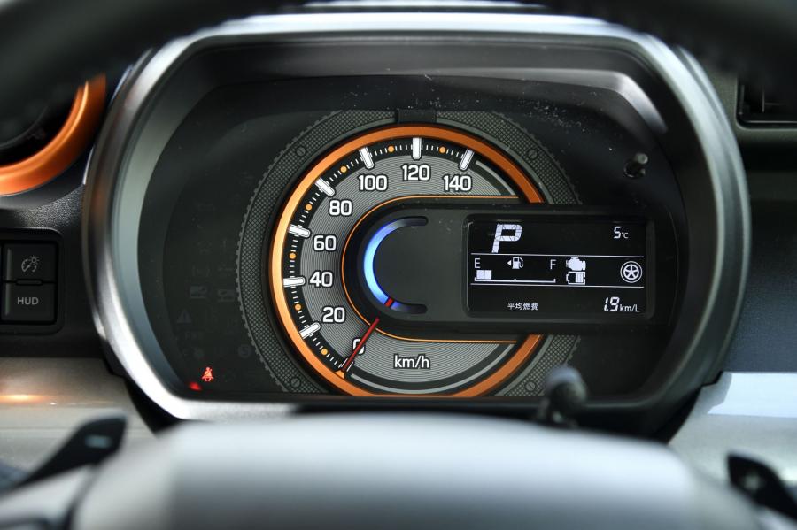 Панель приборов Suzuki Spacia GEAR XZ Turbo (MK53S) 2018 года  (JP) (фото 7 из 19)